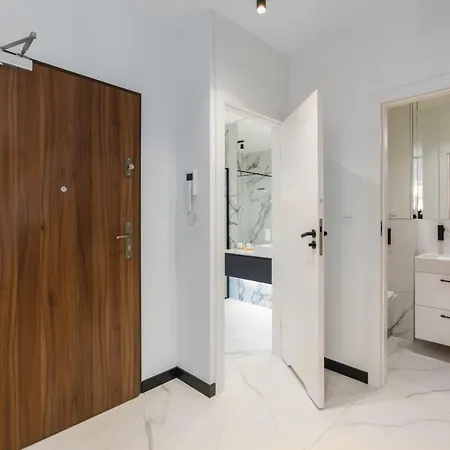 Wilczak With Free Garage By Renters דירה פוזנן